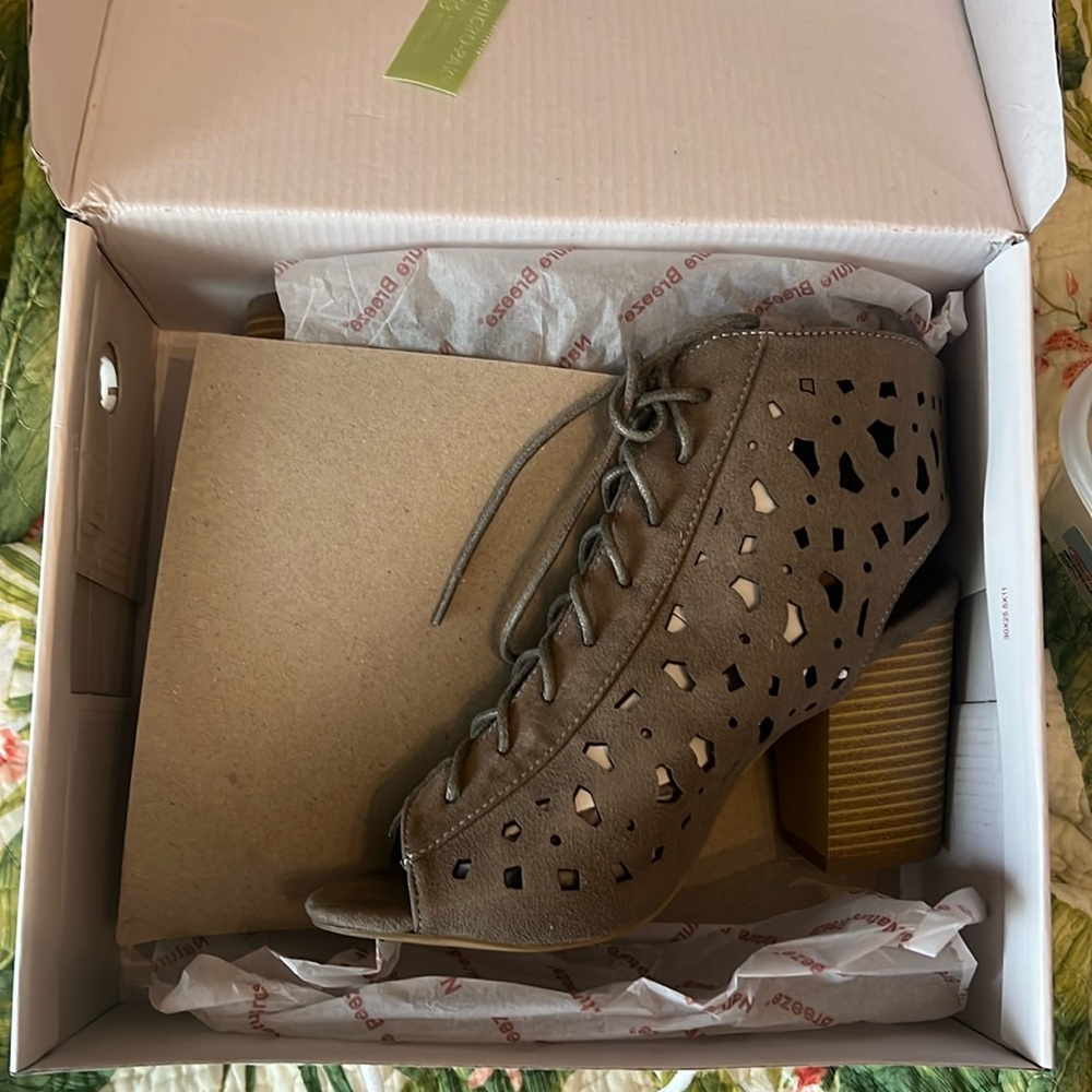 New  NATURE BREEZE ISSA-02 WOMEN'S SIZE8.5 STONE SUEDE BOOTIES CUT OUT PEEP TOE